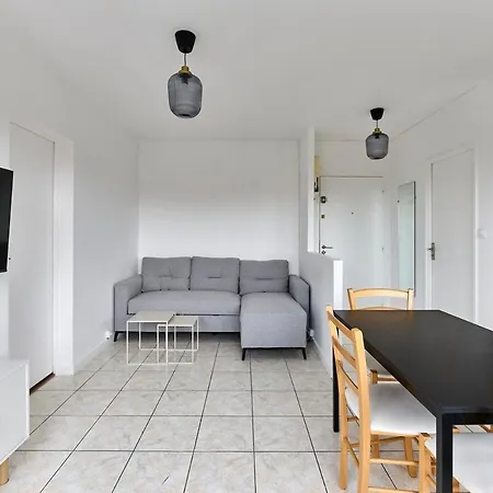 Balcony, Private Parking And Quiet Apartamento *